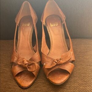 Women’s Tan Leather Open-Toe Knot Slingback Heels